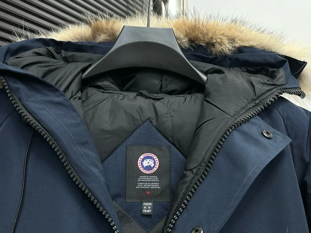 P780 [Canada goose] 01 Exdition Parka Down Jacket for Couples. Genuine original version. You need to compare with the genuine product at any time. All accessories are custom-made from the original factory. 💯The softness and hardness of the fabric is compared with the original one. It can be restored by kneading at will (fabric misunderstanding: fabrics with high hardness are not waterproof. Only those who buy the latest authentic version this year will notice the softness and comfort of the fabric) 💯The down is synchronized with the genuine white duck down, fluffy and not lumpy. Electronically controlled velvet filling machine 💯Customized zippers with genuine YKK military-grade copper core zipper pullers, high hardness and no jamming 💯The fur collar is purchased from Western Canada coyote skin original customization 💯All workmanship and wiring are controlled by workers with more than ten years of service. They must be horizontal and vertical, and are not crooked. The inner wiring density is more sophisticated. Feel free to compare 💯label, collar label, washed label, hangtag, zipper rope, pocket label Back label, collar velvet, Velcro fasteners, cuffs, all details are updated simultaneously with the original product. The best version, the most complete colors, battle all kinds of worldly goods, sizes: XS-XXL